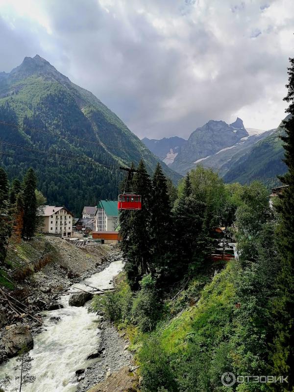 Канатная дорога в пос. Домбай (Россия, Карачаево-Черкессия) фото