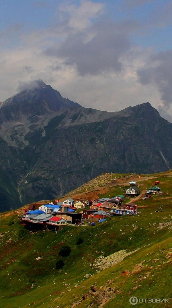 Канатная дорога в пос. Домбай (Россия, Карачаево-Черкессия) фото