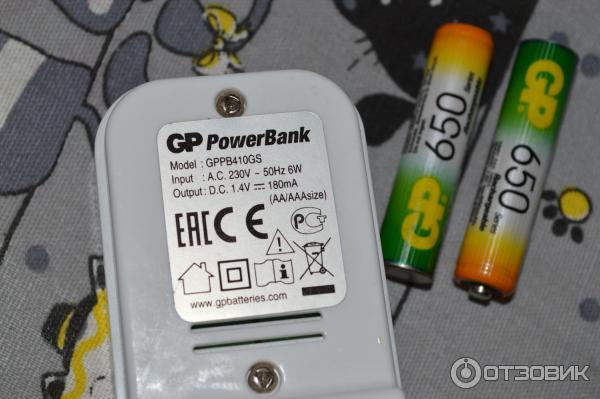 Универсальное зарядное устройство для аккумуляторов АА и ААА GP Batteries + 2 аккумулятора ААА (650 mAh) фото