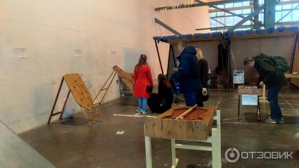 Зона с деревянными настольными развлечениями