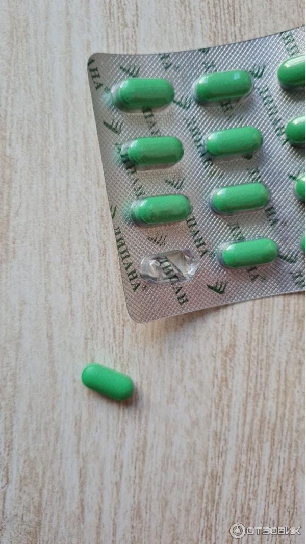 Дипана таблетки для печени инструкция. Дипана таблетки. Зеленые продолговатые таблетки. Зеленая вытянутая таблетка. Таблетки продолговатой формы.