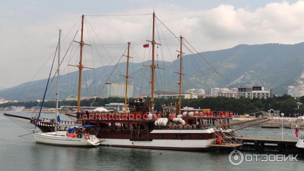 Морские прогулки на теплоходе Саламандра (Россия, Геленджик) фото