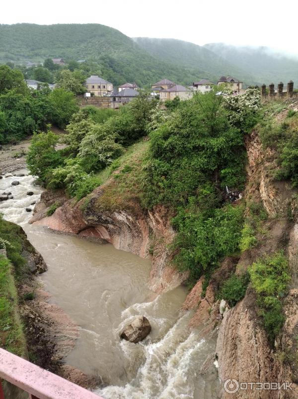 Село хучни. Хучнинский водопад в Дагестане. Хучнинский водопад Дербент. Дорога в хучнинский водопад.